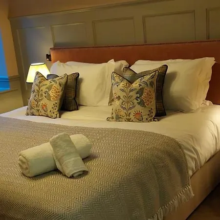 The Crown كونيستون