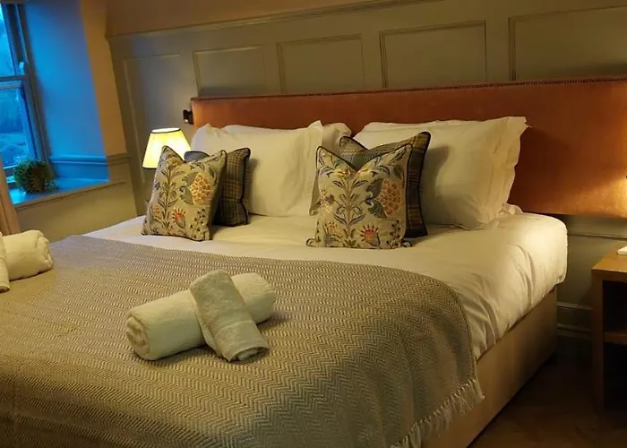 The Crown كونيستون